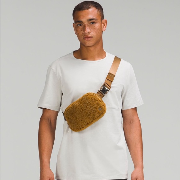 Lululemon fleece Everywhere Belt Bag in Burnt Caramel - Picture 6 of 8